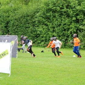 Evenement sportactiviteit met persoonlijk spandoek